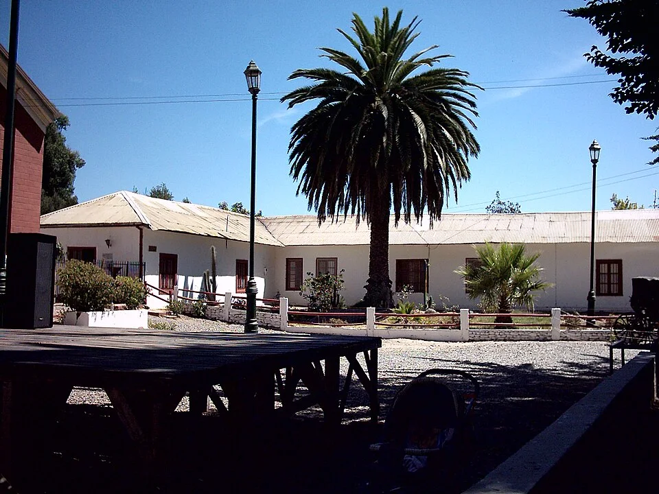 Exterior identificado en Commons como Museo Parroquial de Barraza; fotografía de archivo de 2005