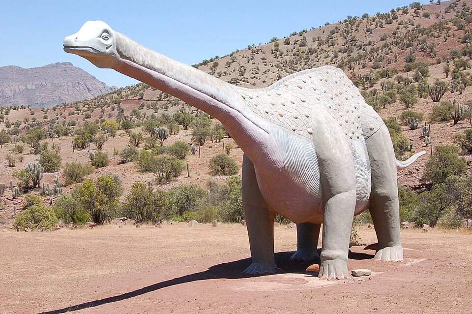 Representación de un dinosaurio en Pichasca, fotografía de archivo de 2010
